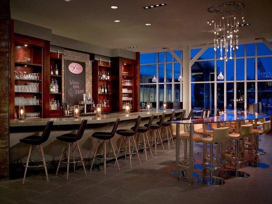 Two Wrights Bar & Grill