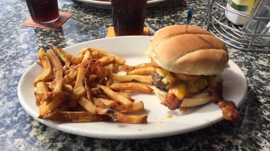 Froggy Bottoms River Pub & Lily PADio