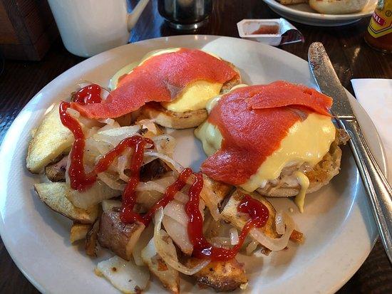 Hank's Creekside Cafe