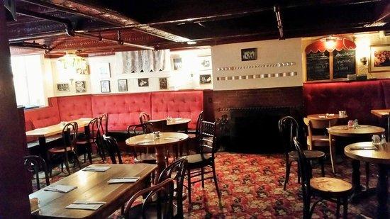Lion's Den Pub