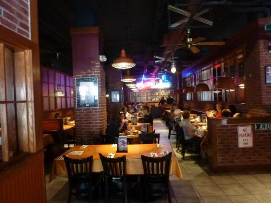 UNO Chicago Grill