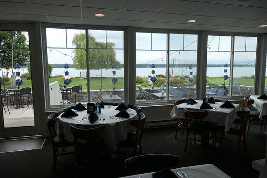 Buzz's Lakeside Inn Restaurant