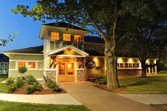 Windjammer Restaurant & Upper Deck Pub