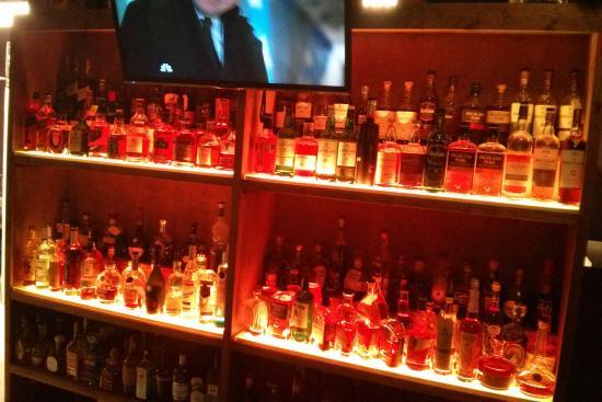 Maduro Cigar Lounge & Bar