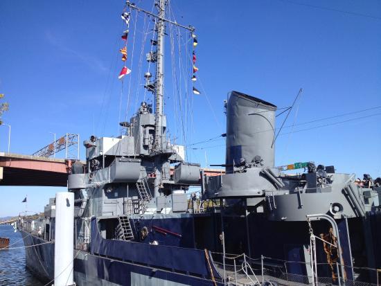 USS Slater DE-766