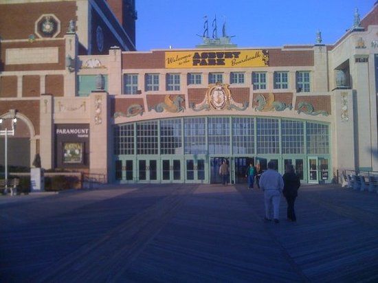 Paramount Theater and Convention Hall